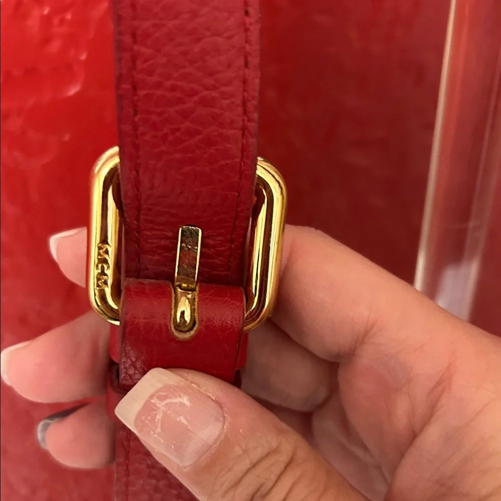 MCM Stylish Red Leather Bucket Bag with COA - Picture 5 of 13